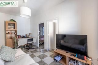 Piso  Calle ángel barrios 5. Semiático junto al parque garcía lorca vive o invierte en una de