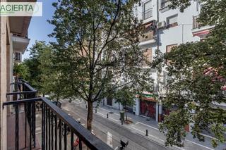 Pis  Calle molinos. Piso con garaje en plena calle molinos.