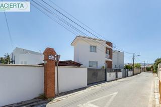 Doppelhaus  Calle floridablanca. Gran casa con piscina en huetor vega