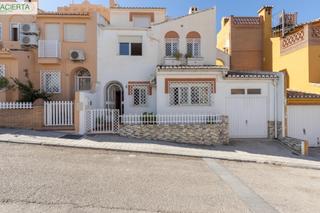 Reihenhaus  Avenida de la libertad 12. Preciosa casa con 4 dormitorios y torreóndespacho y cochera en z