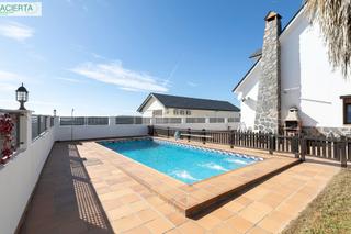 Chalet  Cuesta las piedras. Tu hogar ideal espera por ti!