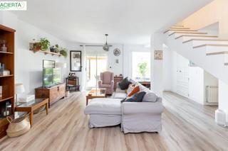 Reihenhaus  Calle pedro temboury. Venta de preciosa casa adosada en otura granada