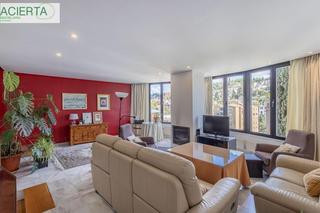 Casa in Bola de Oro. Casa con vistas increíbles en el paseo de la fuente de la bicha