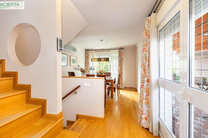 Foto 0a51d068-4de9-42fe-ab17-9c4a541675a7. Chalet  independiente en acceso a la alhambra. en Granada