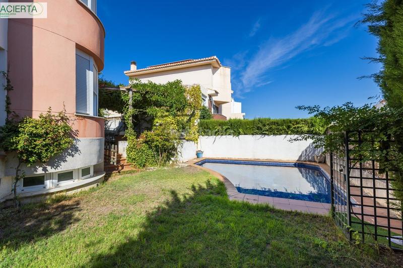 Foto 38f329a2-ce4a-4a79-82b0-a8cf51cf7c0a. Chalet  independiente en acceso a la alhambra. en Granada