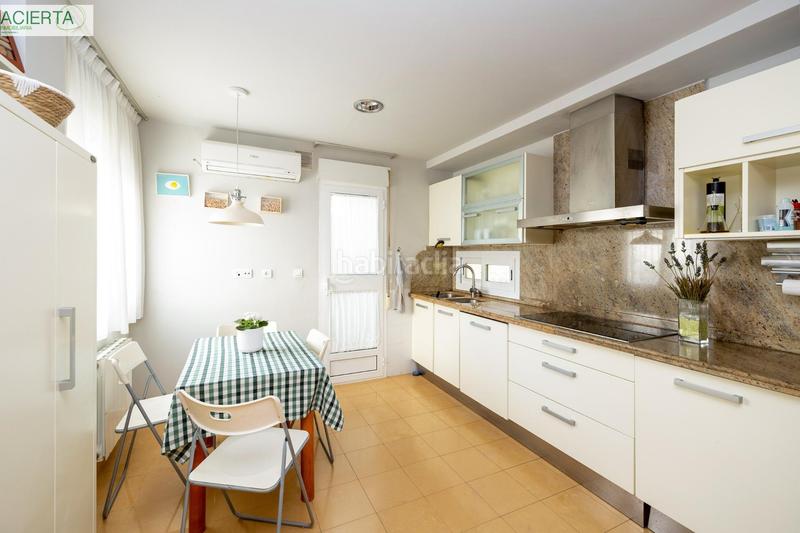 Foto 8679940b-bd44-407a-9793-bc8c5ff0ac5e. Chalet  independiente en acceso a la alhambra. en Granada