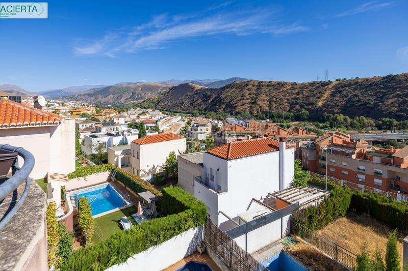 Foto 8745f1bb-972a-44a3-bba1-3609c411a9af. Chalet  independiente en acceso a la alhambra. en Granada