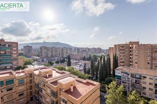 Appartement à Cartuja. Gran piso en planta alta en zona alcampo