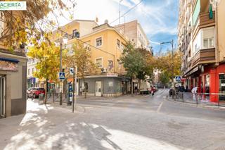Pis  Calle tejeiro. Venta de piso a reformar en el centro de granada zona alhamar