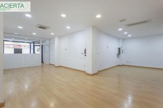 Local commercial à Calle Calle Reina Mora, 3