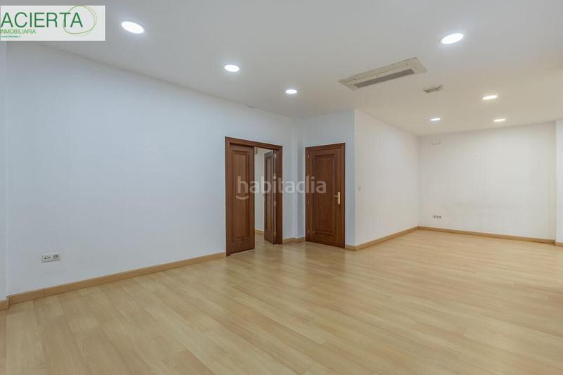 Foto b60177d9-7336-4ae4-8655-6265da859424. Locale commerciale in Barrio de Zaidín Granada