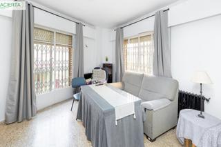 Appartement  Calle triana baja. Venta de piso de 4 dormitorios y 2 baños en granada zona centro