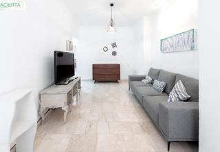 Etagenwohnung  Calle san isidro. Piso en pleno centro de granada