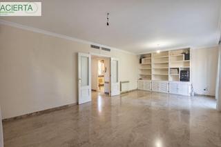 Maison à San Miguel. Casa en armilla, junto al cc nevada.