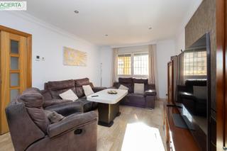 Casa adossada a Pulianas. Adosado con piscina, en la mejor zona de pulianas