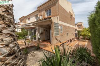 Casa aparellada a Huétor Vega. Magnifica casa pareada en la mejor zona residencial de huetor ve