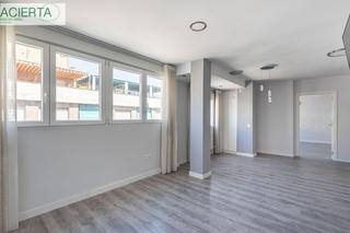 Etagenwohnung en Camino de Ronda. Piso reformado con terraza en obispo hurtado