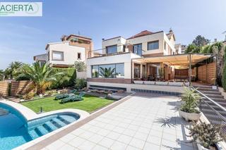 Haus  Calle suiza. Casa nica en los rebites