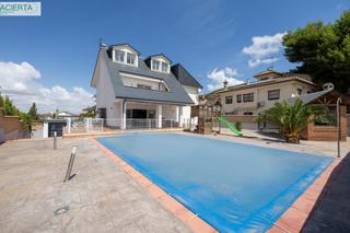 Chalet  Urbanizacion puntal. Exclusivo chalet con piscina , ven a visitarlo.