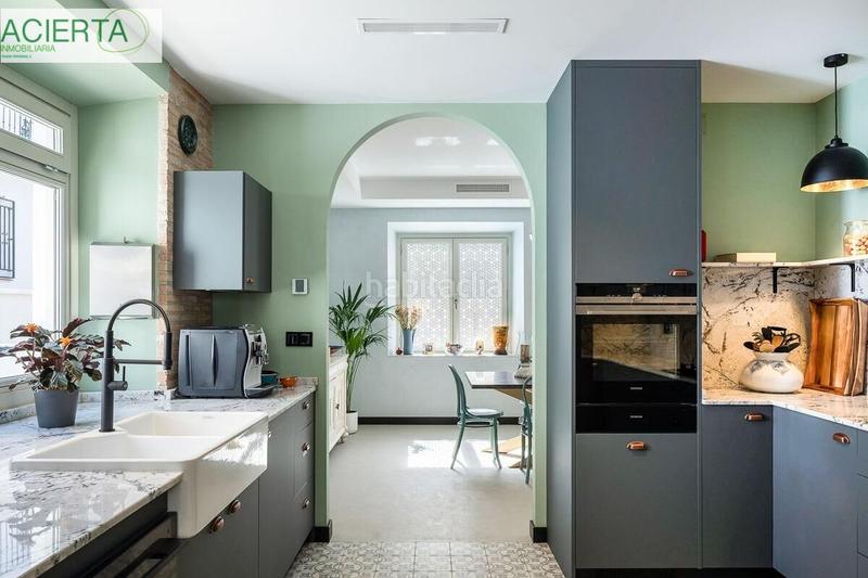 Foto a08d6225-98a0-45ee-afab-9794643bd4f0. Chalet villa en el corazón del realejo de nueva construcción. en Granada