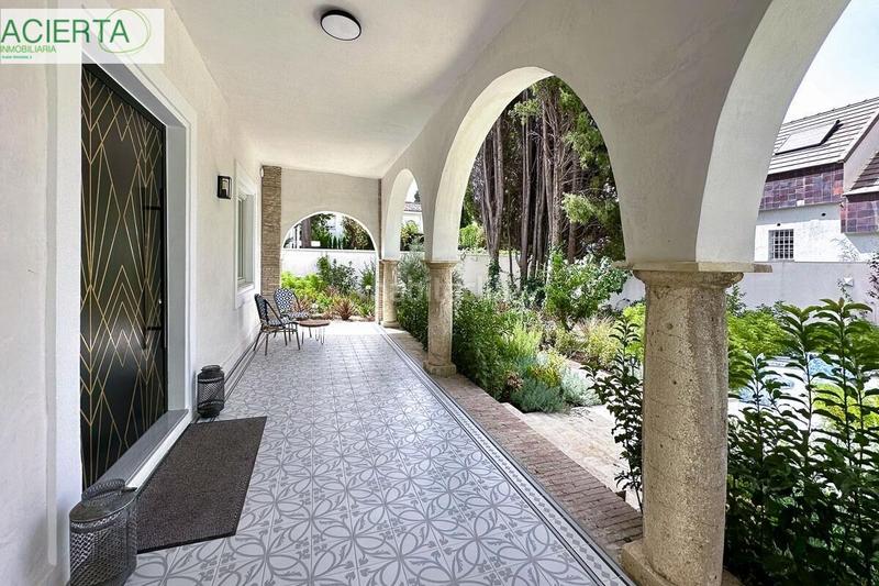 Foto e654338d-d09e-4725-be10-18cb8b5cd874. Chalet villa en el corazón del realejo de nueva construcción. en Granada