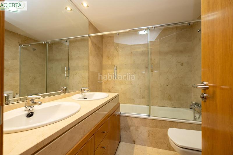 Foto d9930701-6f94-44fa-99bd-a1dc02bb2a81. Casa pareada espectacular unifamiliar en el serrallo en Granada