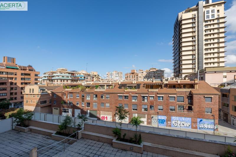 Foto 60914360-3350-4680-9dab-47dde29f51f1. Piso magnifico piso en edificio colon en Plaza de Toros Granada