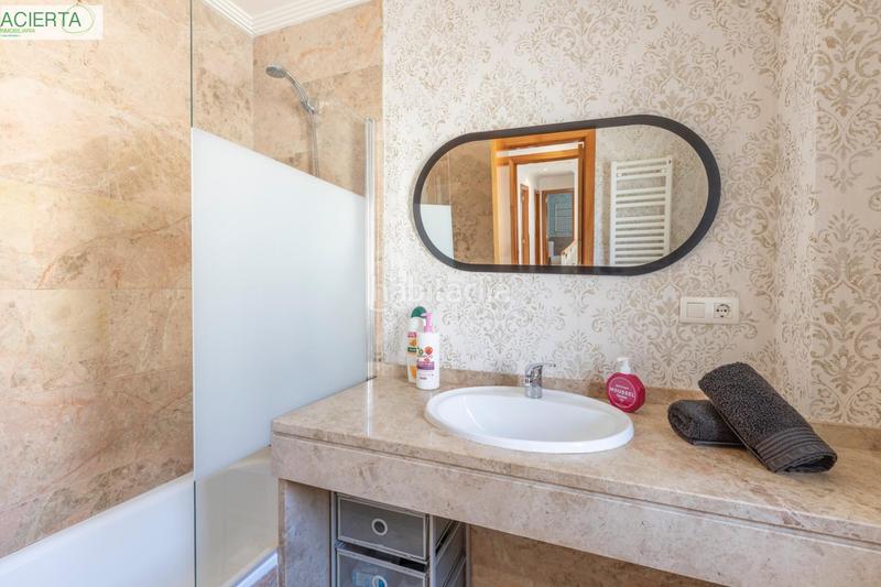 Foto 130a3fc6-779b-414d-bb95-227d94446967. Chalet casa en santa clara golf ideal para vivir o invertir en Otura
