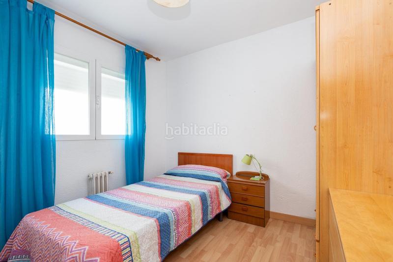 Foto bfcb95cb-63cc-4b7a-acb1-01532e921e5c. Piso en calle emperatriz eugenia 26 piso de cuatro dormitorios, buena rentabilidad. en Granada