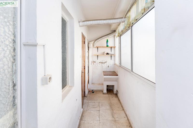 Foto 788be895-34b2-4696-bd03-79919c5203c6. Ático  con terraza y vistas en el corazón barrio figares en Granada