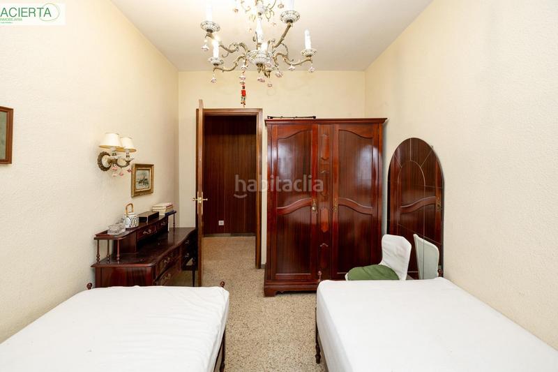 Foto 3d0c84fe-ddab-4921-9d40-cc1214049c47. Piso Camino de Ronda. piso en planta alta con 5 dormitorios, garaje y trastero, calefacción central. en Granada