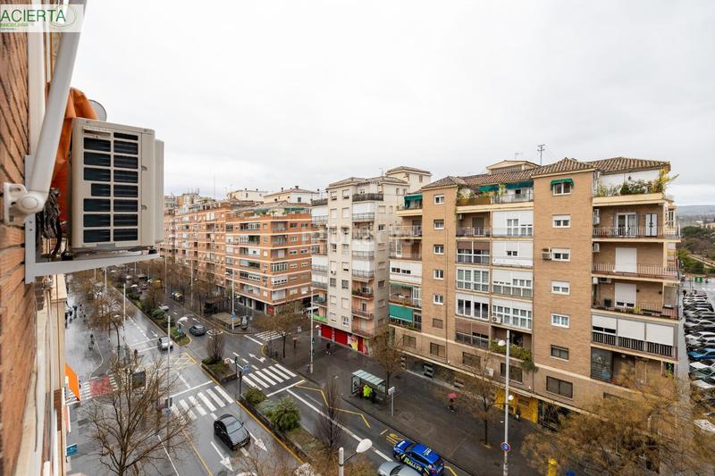 Foto b7722fc4-addd-4af3-b988-965d8d69cb11. Piso Camino de Ronda. piso en planta alta con 5 dormitorios, garaje y trastero, calefacción central. en Granada