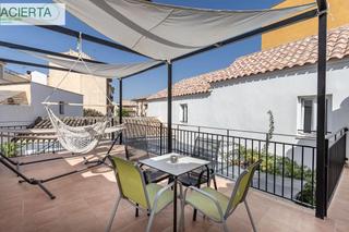Casa  Plaza obispo reyes. Casa turística con alta rentabilidad asegurada en la zubia.