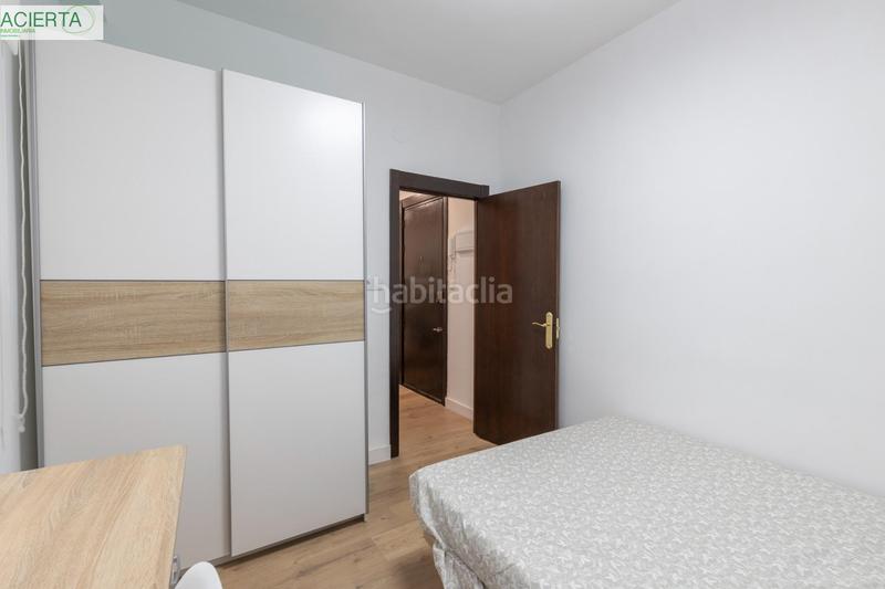 Foto 671f2d93-46ab-419b-8c3e-25b89323d9d3. Piso oportunidad única en el corazón calle pintor lópez mezquita en Granada