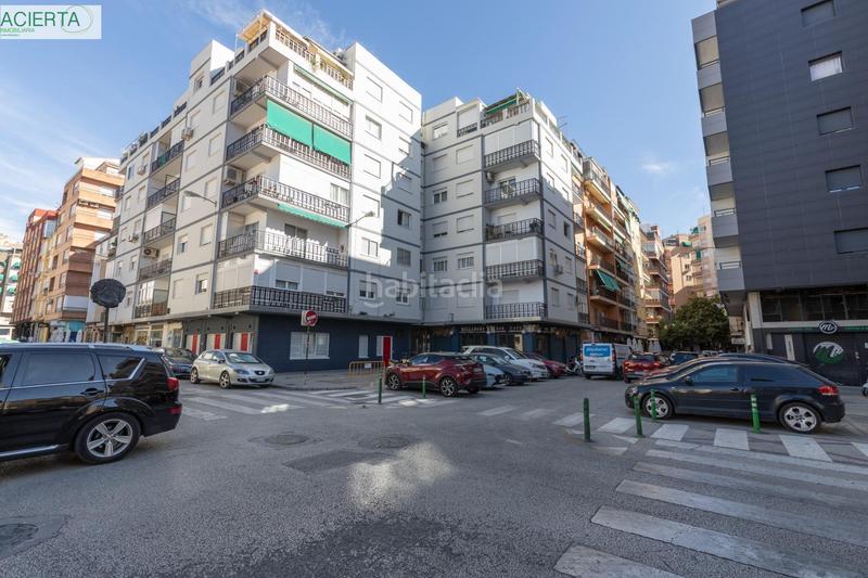 Foto b77b3f15-59cf-409c-a3e1-b29a05eadf33. Piso oportunidad única en el corazón calle pintor lópez mezquita en Granada