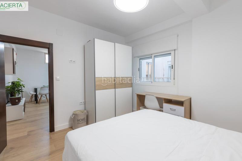 Foto bc6d7e89-464e-493d-9ce9-66262ee64ac0. Piso oportunidad única en el corazón calle pintor lópez mezquita en Granada