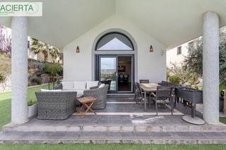 Xalet  Calle borraja. Chalet independiente con piscina en urb cañadas del parque