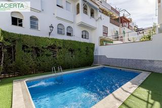 Maison jumelée à Cenes de la Vega. Acogedora casa en cenes con piscina comunitaria