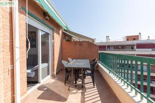 Attique  Calle arabial. Espectacular ático reformado en granada con terraza y vistas a s