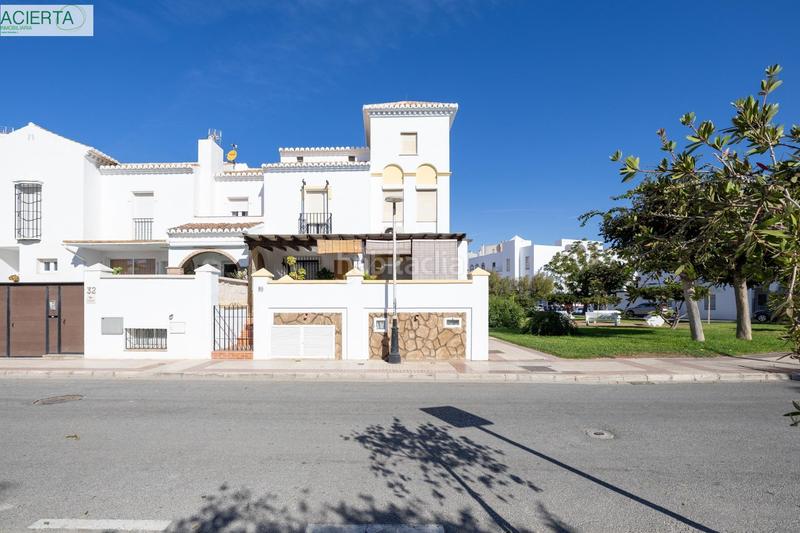 Foto ad426928-b2a0-409b-9a41-0239718a0d37. Casa aparellada a Calahonda - Carchuna Motril
