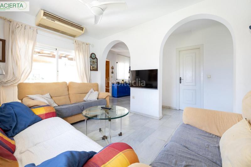 Foto c7c99474-1cb5-45a8-b039-1326fbbdd775. Casa aparellada a Calahonda - Carchuna Motril