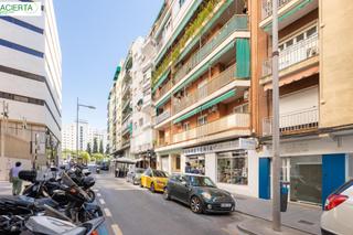 Pis  Calle faisan. Venta de piso totalmente reformado y equipado en granada zona ju