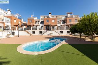 Maison jumelée  Av. los llanos. Casa adosada con piscina y pádel en urb. llanos de silva
