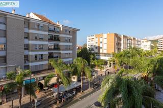 Pis  Avenida salobreña. Piso en venta en motril  2 dormitorios con ascensor