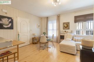 Apartament  Calle del agua de cartuja 35. Coqueto apartamento junto a calle ancha de capuchinos con cocher