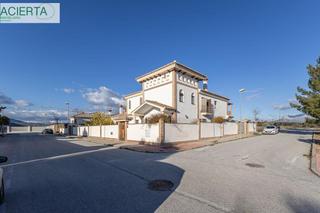 Chalet  Venus 18. Chalet en urbanización entre alamos pantano de cubillas