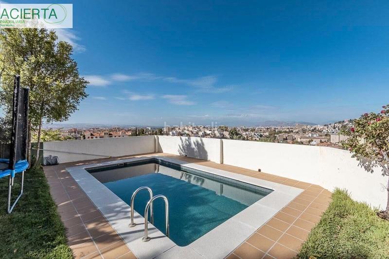 Foto 254b36cb-ee7e-40e2-b27c-ed0b9a15eb35. Chalet con riscaldamento parcheggio piscina in Camino de los Neveros - Serrallo Granada