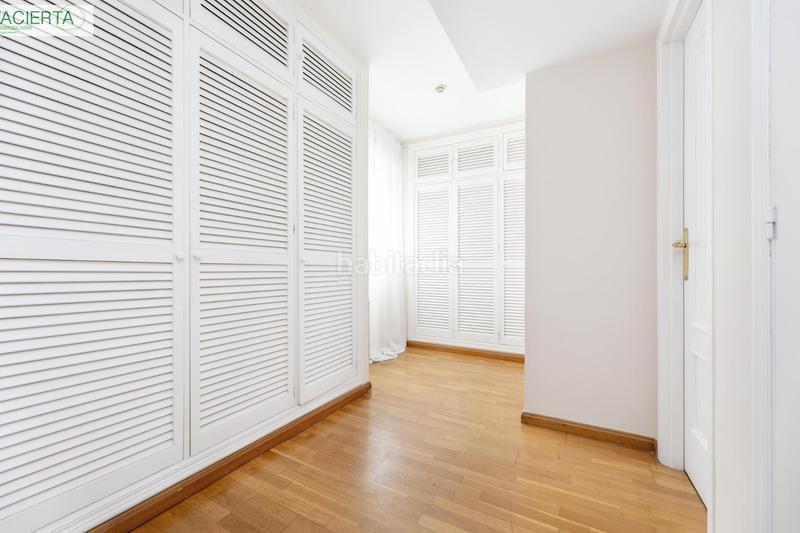 Foto 25c611ec-43d5-4563-8530-36f345ab0bb1. Chalet con riscaldamento parcheggio piscina in Camino de los Neveros - Serrallo Granada