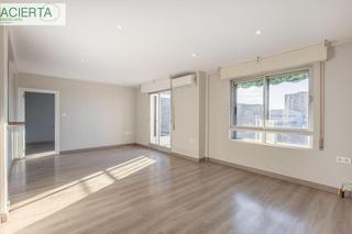 Appartement à Barrio de Zaidín. Piso reformado en zaidín