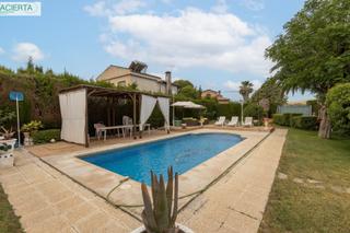 Maison à Calle de cuesta de las lágrimas 1. Chalet con piscina en urbanización suspiro del moro